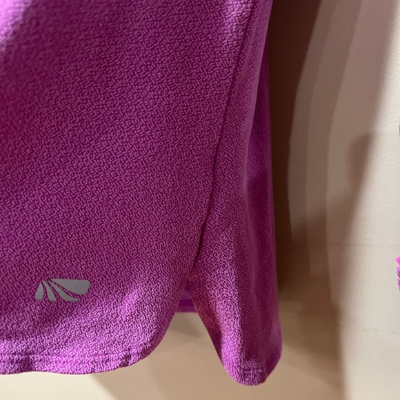 Marika Purple Athletic Top w/Thumb Holes & Flip Over Hand Warming Cuffs - Picture 8 of 14